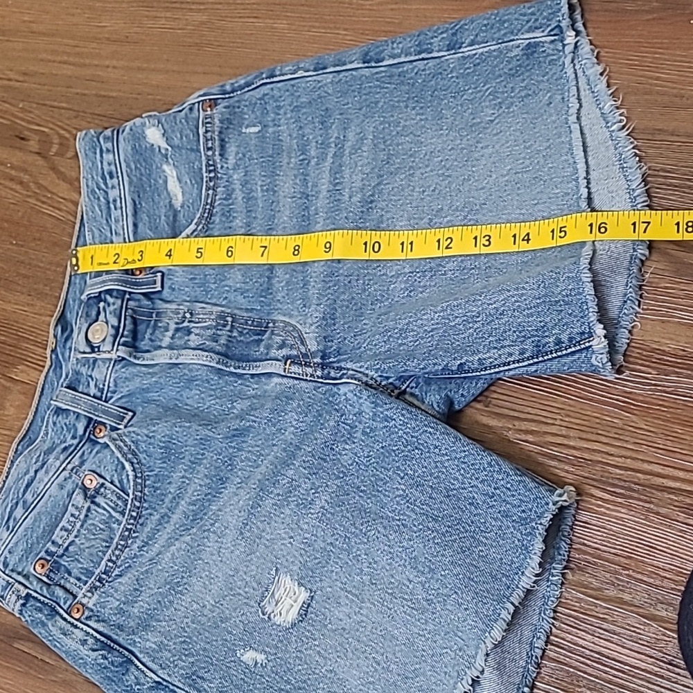 Levi's Women's Classic Blue Jean Shorts used good‎ condition. - Picture 8 of 15